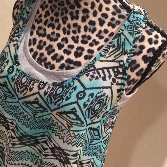 Patterned top. - Picture 2 of 3